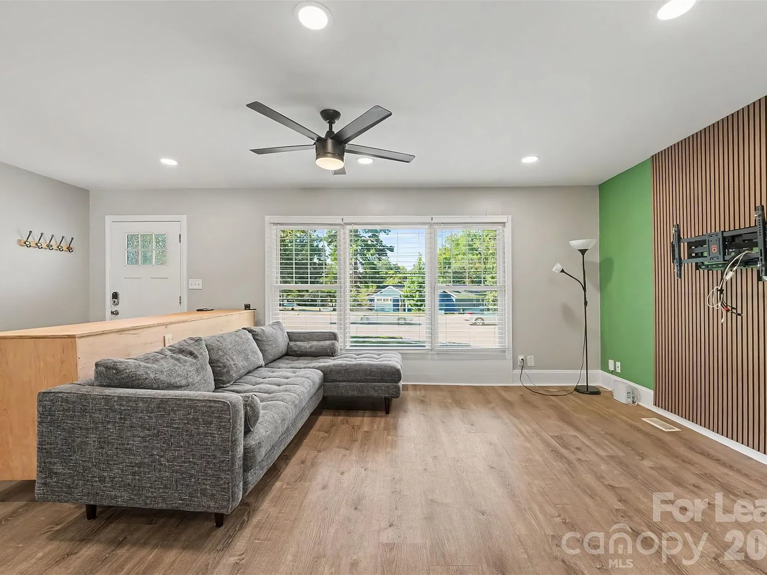 2 bed, 2.0 bath, 985 sqft, $2,000 — Photo 2
