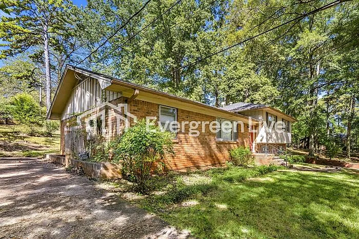 3 bed, 2.5 bath, 2023 sqft, $1,495 — Photo 2