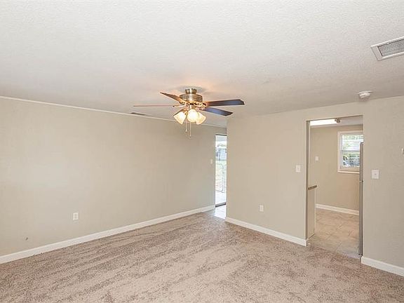 4th image of 1619 Smithfield Cir W