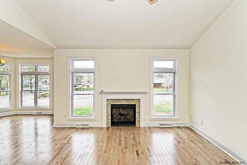 5th image of 4 PAYNE Avenue