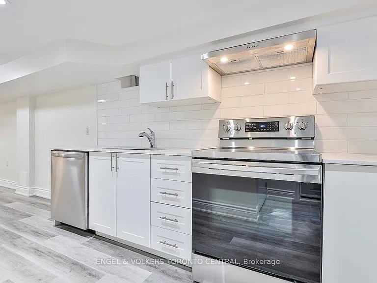 51B Fernwood Park Ave — Photo 4