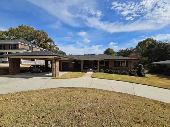 7 Fairhills Dr, Chattanooga, TN 37405