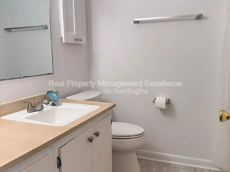 120 E Rowan St — Photo 35