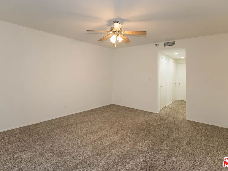 410 S Barrington Ave #205 — Photo 31