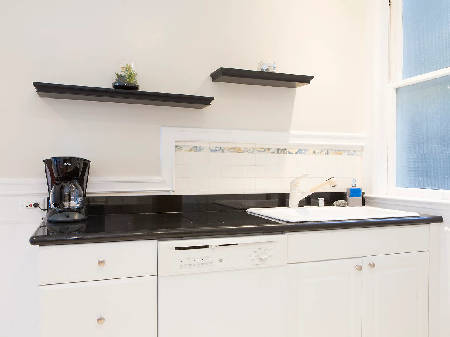 Furnished 1br/1ba Hidden Gem Walkable To Muni - 15 Min Dt Sf — Photo 4