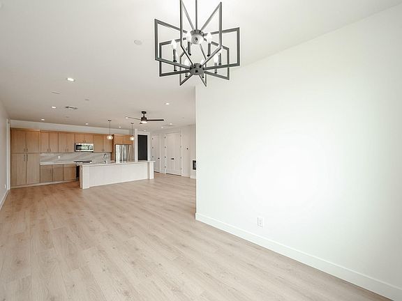 5th image of 15006 N Ivory Dr #204