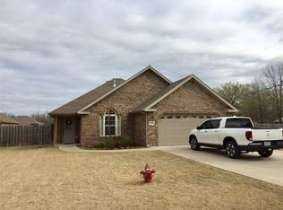 2388 Harris Dr, Fayetteville, AR 72701