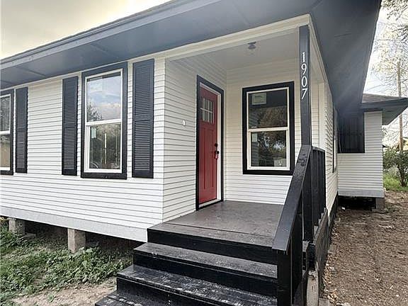 3rd image of 1907 Barreda Cir E