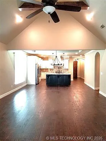 3 bed, 2.5 bath, 2221 sqft, $2,600 — Photo 4