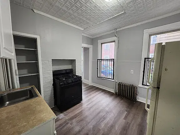 165 Pearl St #6D