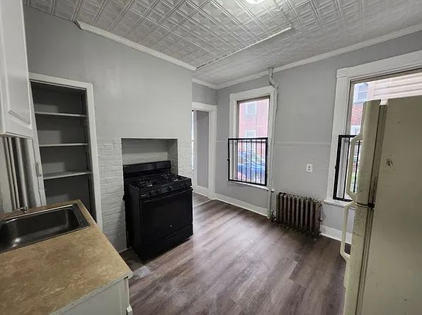 165 Pearl St #6D