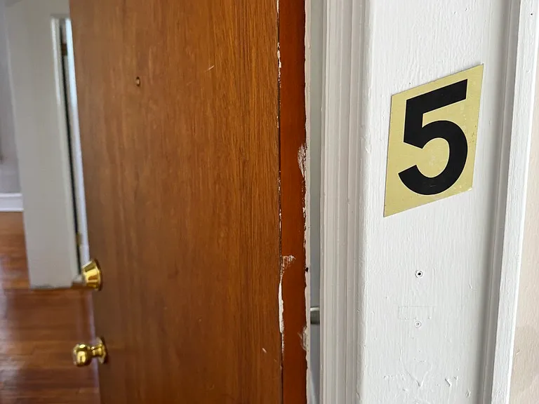 415 W Elm St #5 — Photo 2