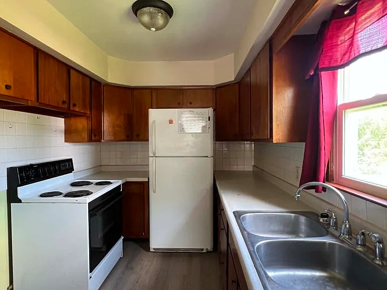 222 Mound St — Photo 9