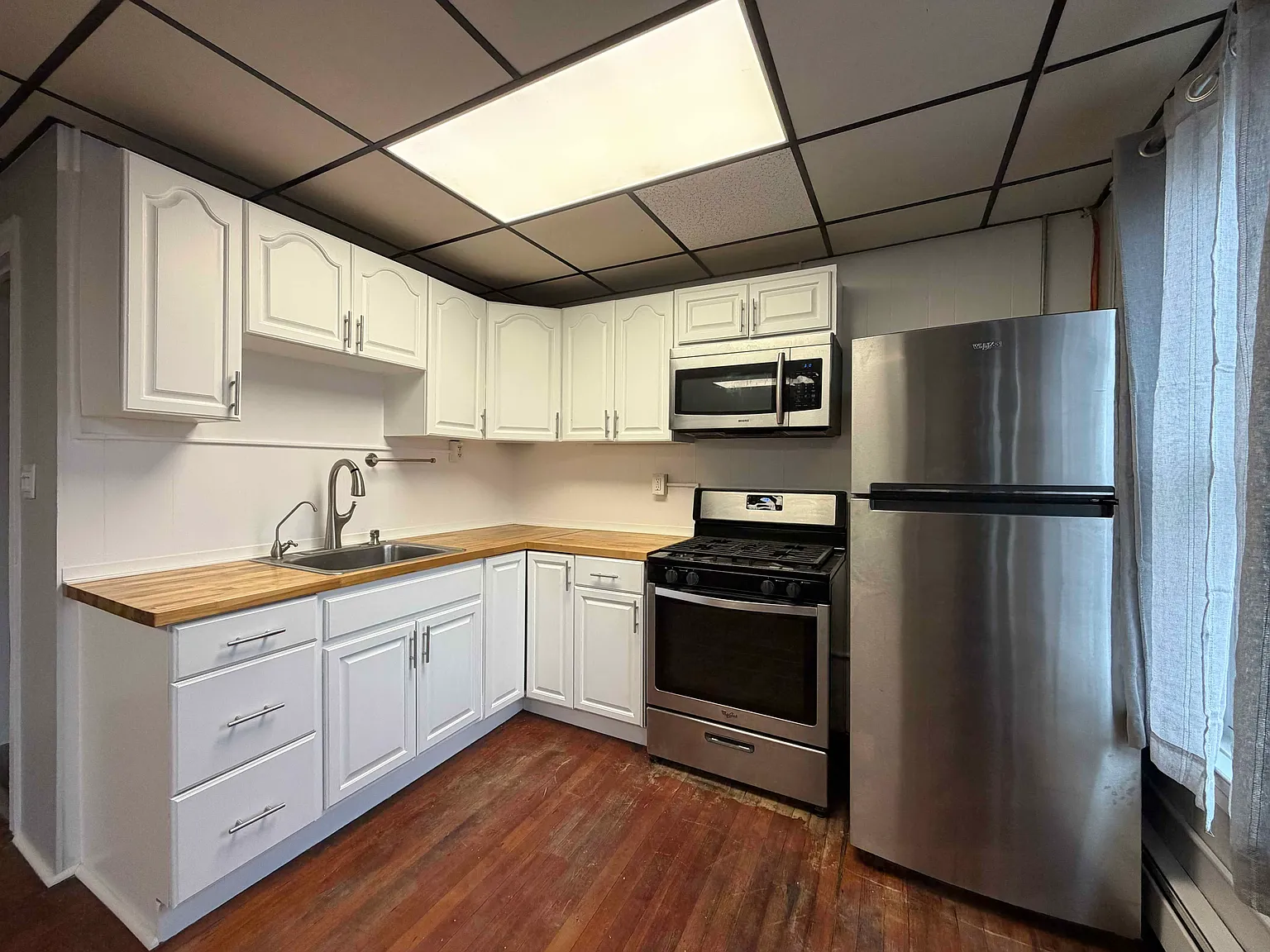 3 bed, 1300 sqft, $2,200 — Photo 2