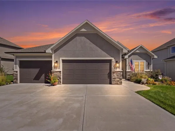 16955 S Elmridge St, Olathe, KS 66062