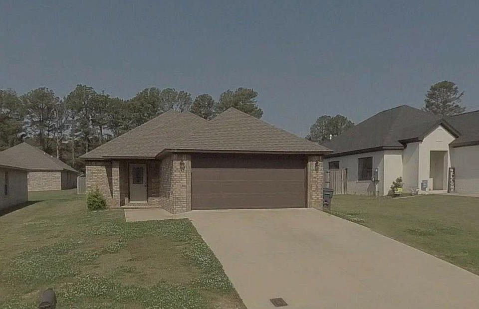 1st image of 349 Wolf Den Dr