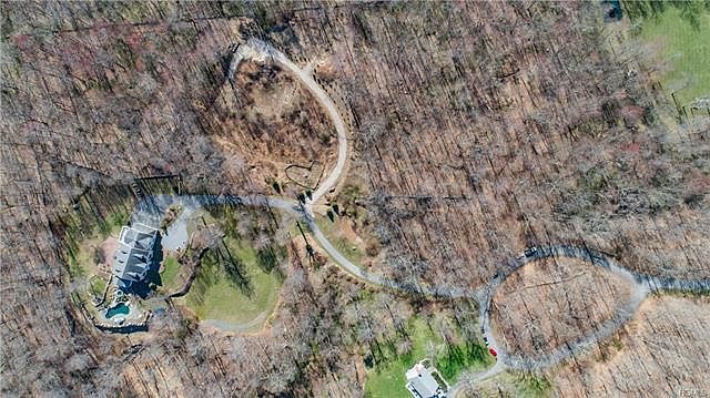2nd image of 9 Apple Mill Ln