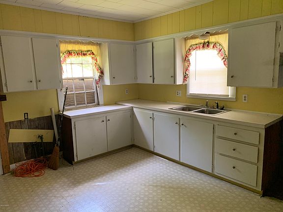 2nd image of 408 S Chataignier St