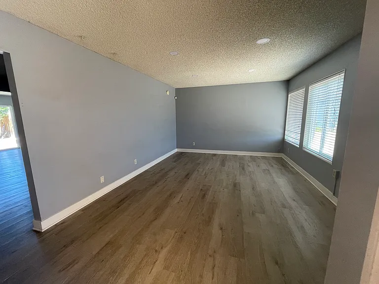 8666 Hillery Dr — Photo 7