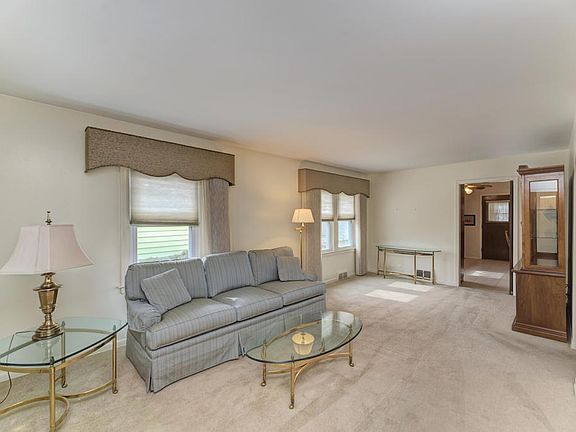 4th image of 14 N Wisconsin Ave