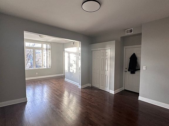 4th image of 1009 S Claremont Ave