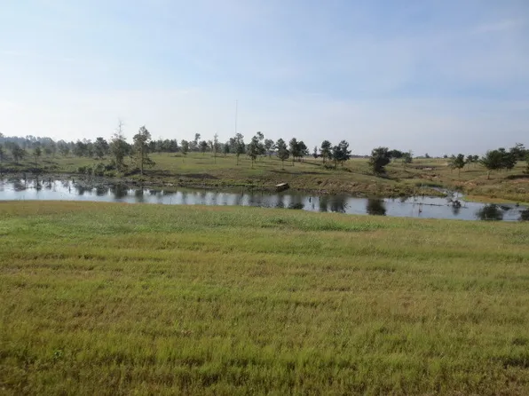 23 Highland Village Dr, Ellisville, MS 39437