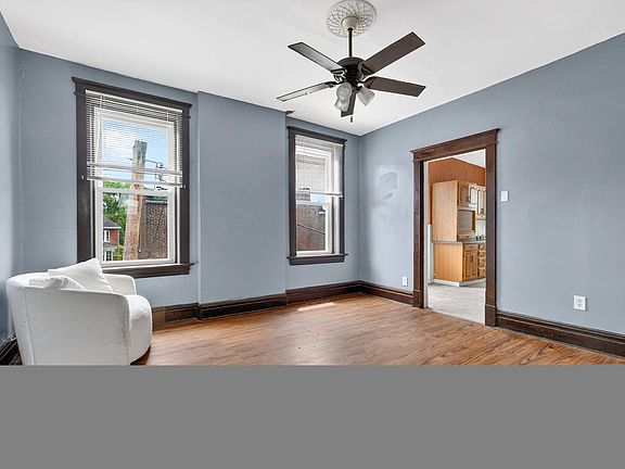 3rd image of 4617 S Compton Ave