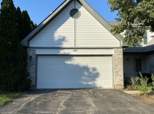 1571 Cedarwood Ct, Gurnee, IL 60031