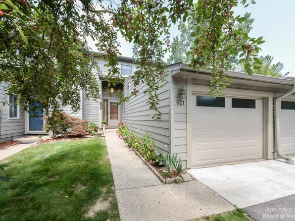 621 Watersedge Dr, Ann Arbor, MI 48105