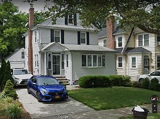 3364 164th St, Flushing, NY 11358