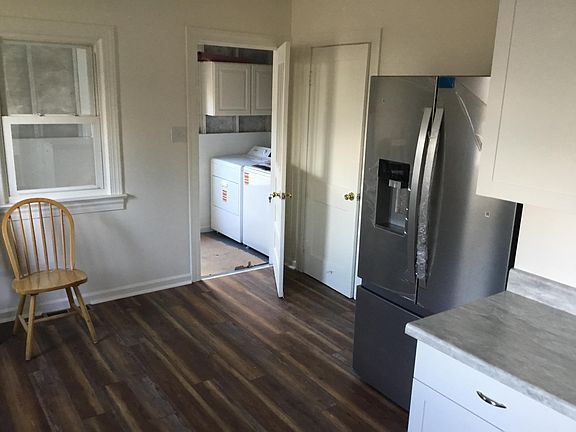 5th image of 364 Elm Ave