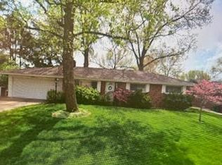 6 Fircrest Ln, Fenton, MO 63026