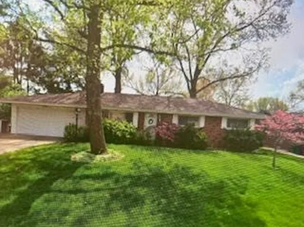 6 Fircrest Ln, Fenton, MO 63026
