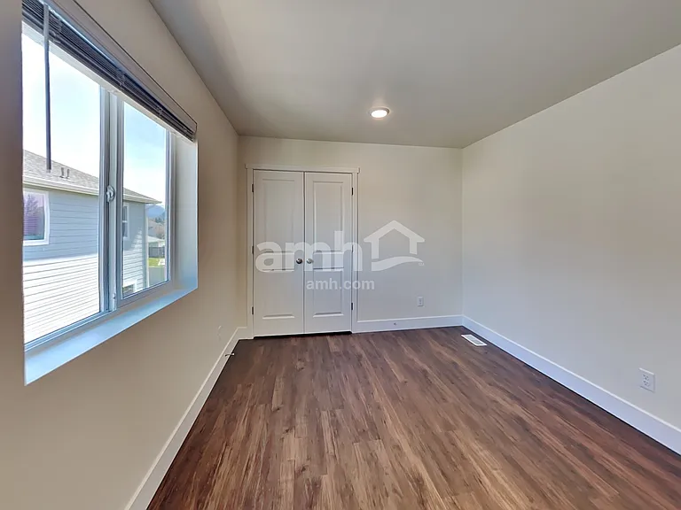 390 Smith Dr — Photo 31