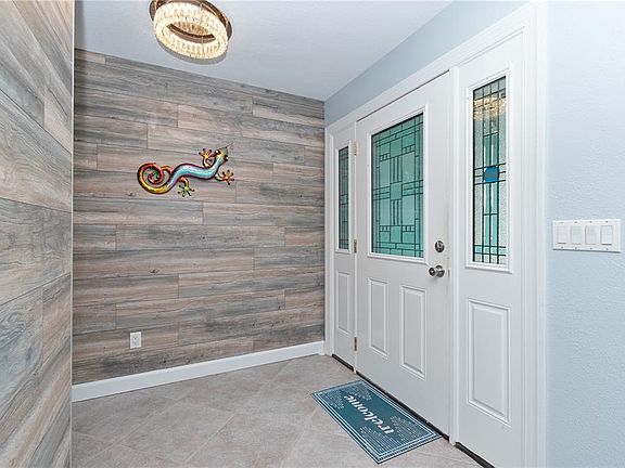 4th image of 1250 Dinnerbell Ln E