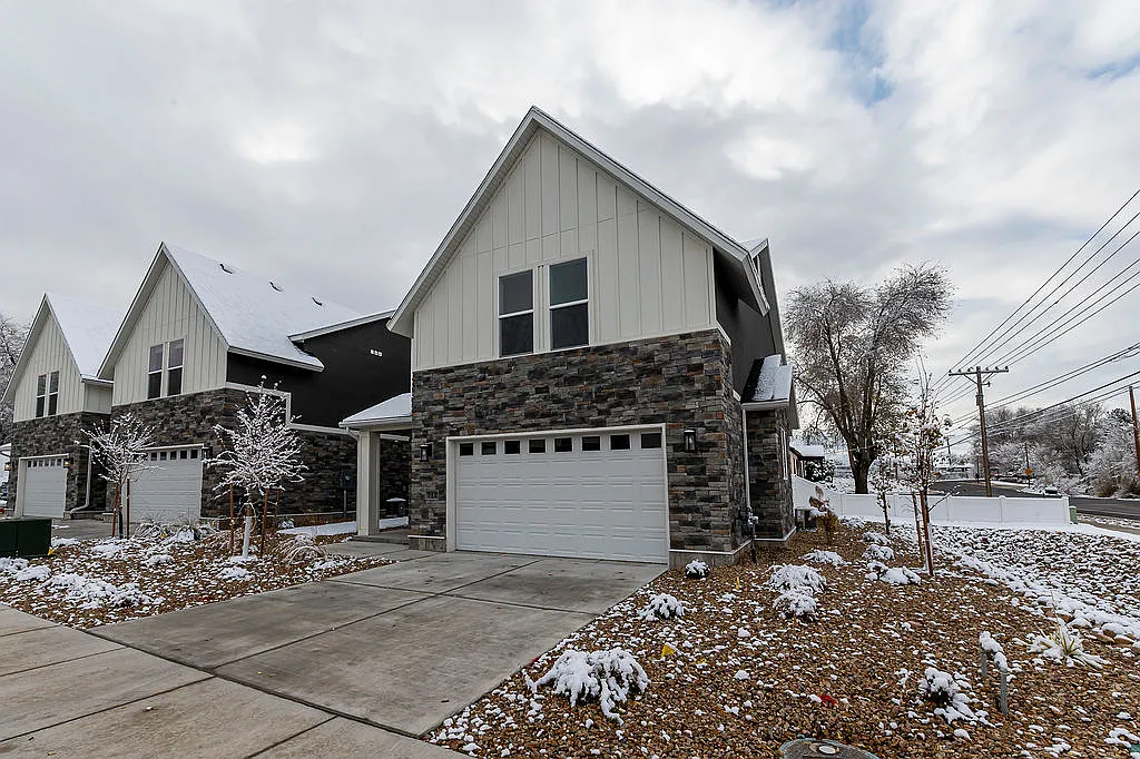 3 bed, 2.5 bath, 1704 sqft, $2,995 — Photo 2
