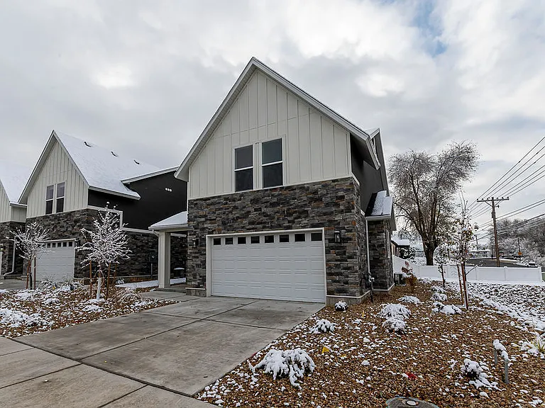 712 E Zekes Ct — Photo 2