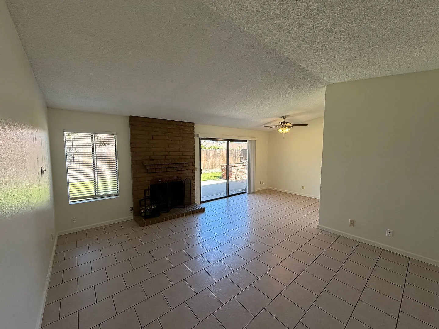 955 Terrace Avenue -- 3 bedroom, 2 bathroom Orcutt home with bar on site! — Photo 4
