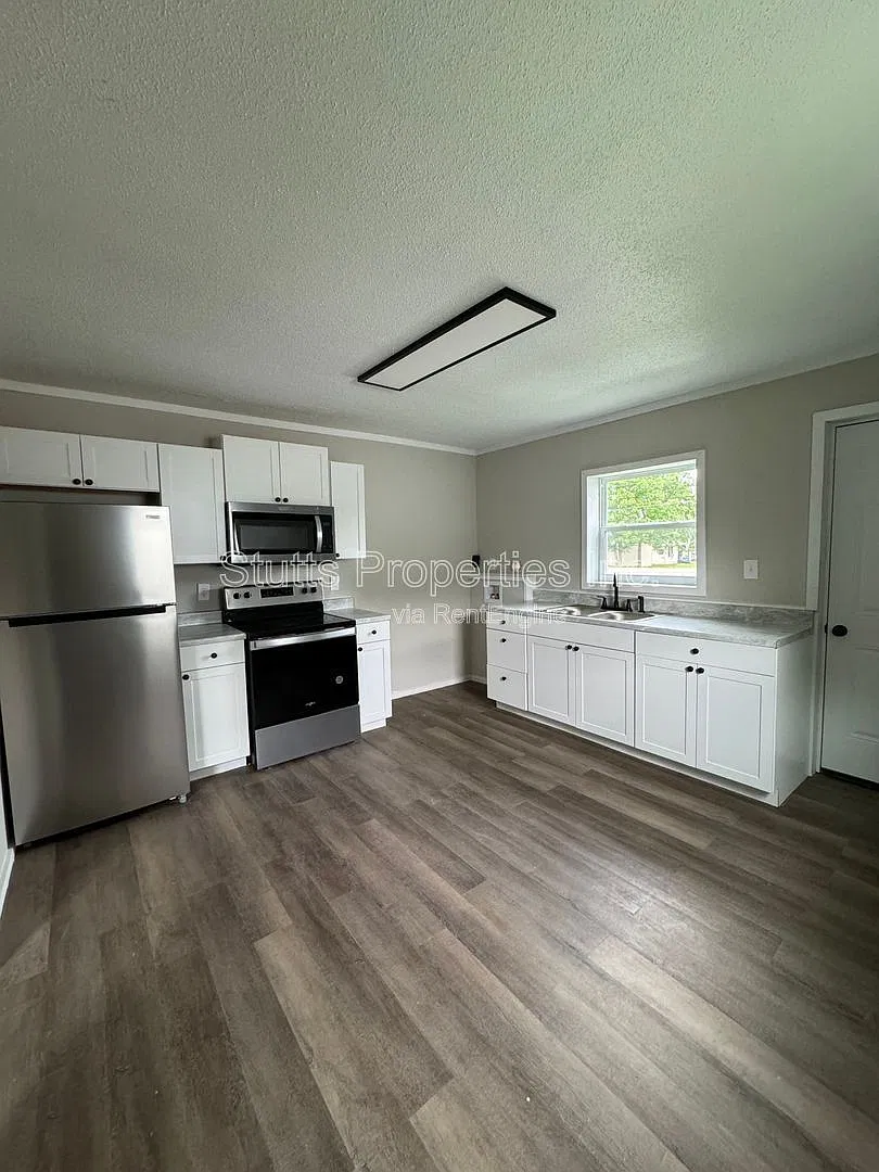 2 bed, 1.0 bath, $850 — Photo 3