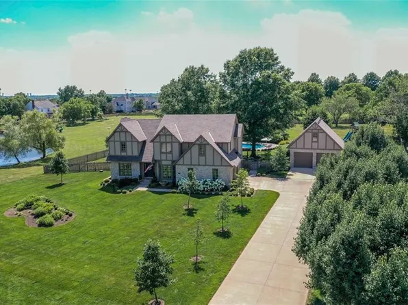 17554 Cody St, Overland Park, KS 66221