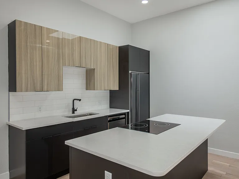 204 S Union Ave #B — Photo 2