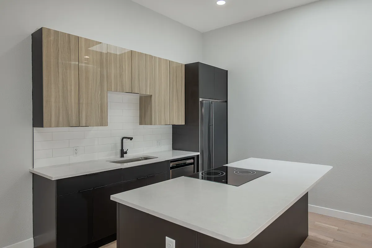 Building Photo - 204 S Union Ave #B