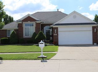 49167 Stratford Dr, Chesterfield, MI 48047