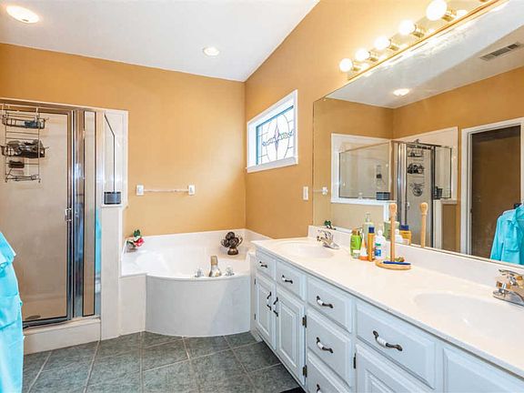 4th image of 7887 Jills Creek Dr