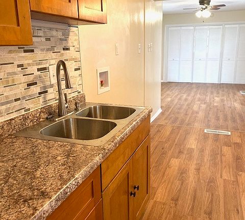 5th image of 1378 Freeland Ave