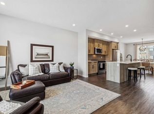 43 N Willow Cres, Okotoks, AB T1S 5S1