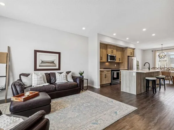 43 N Willow Cres, Okotoks, AB T1S 5S1