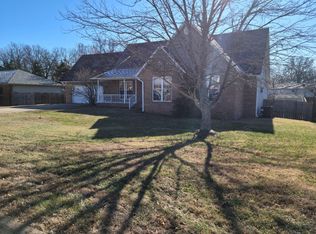 916 Daytona Dr, Lebanon, MO 65536