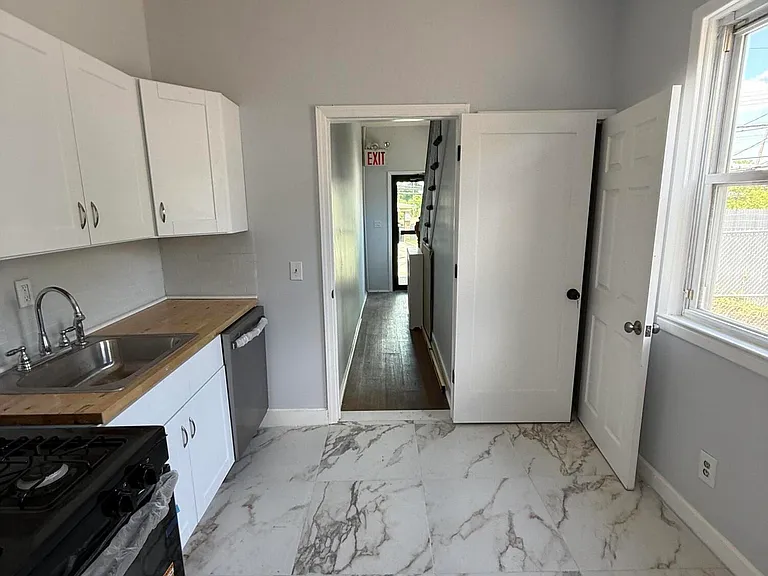 1288 Forest Ave #1 — Photo 6