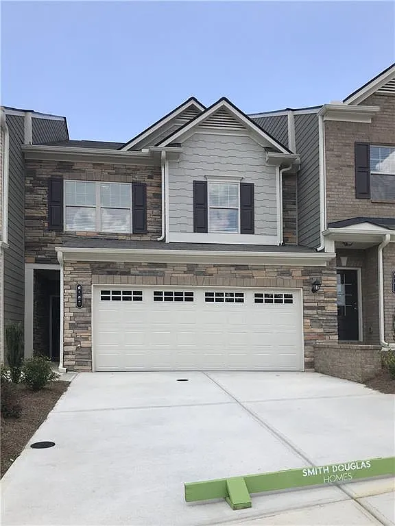 390 N Gwinnett St photo 1
